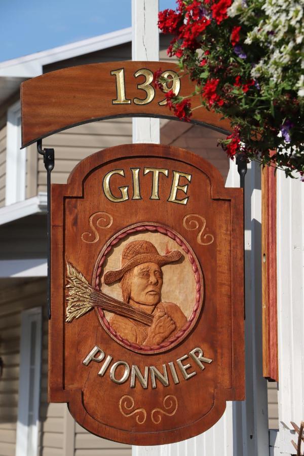 Gite Du Pionnier L'Islet-sur-Mer Экстерьер фото